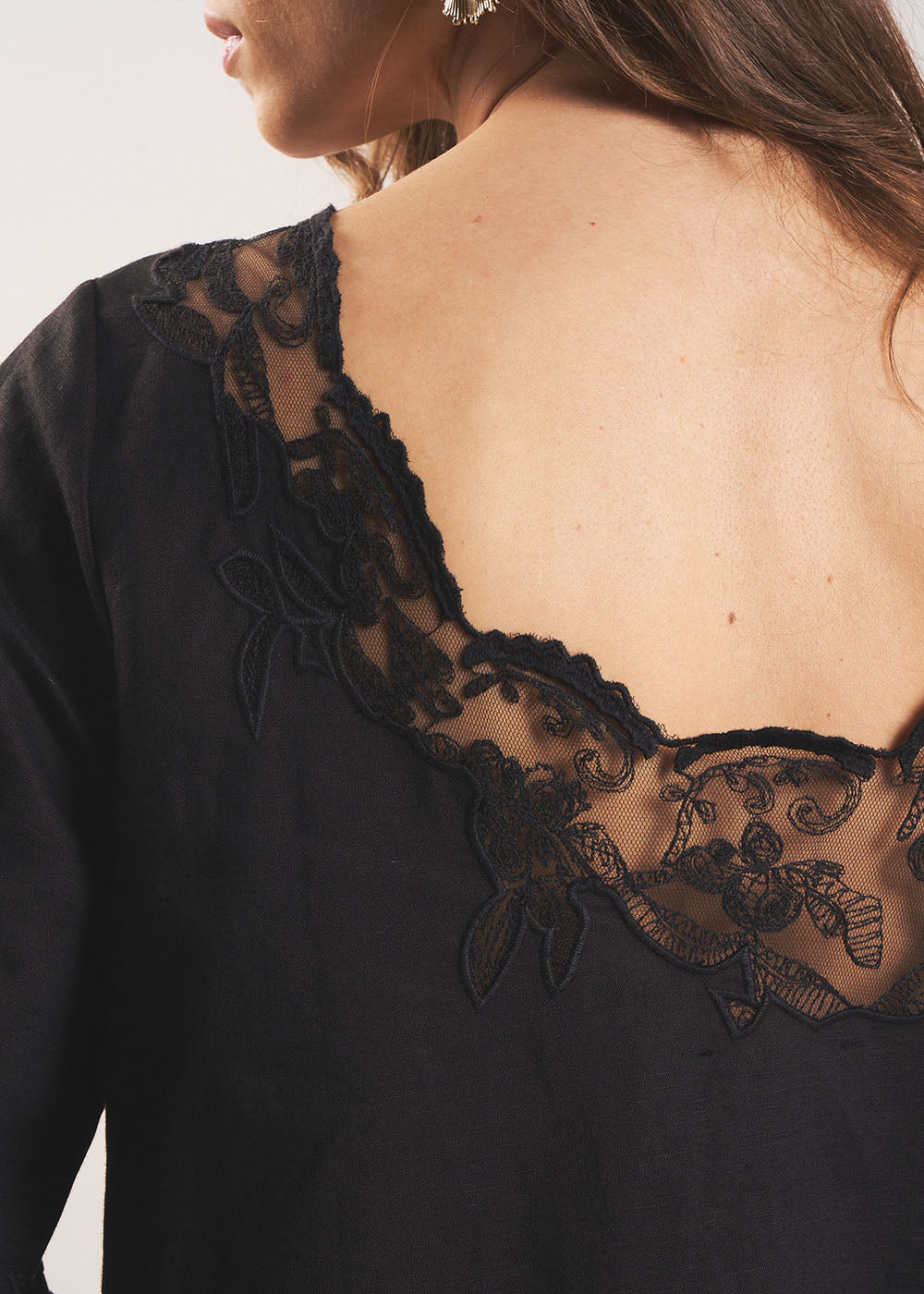 Robe courte détails dentelle