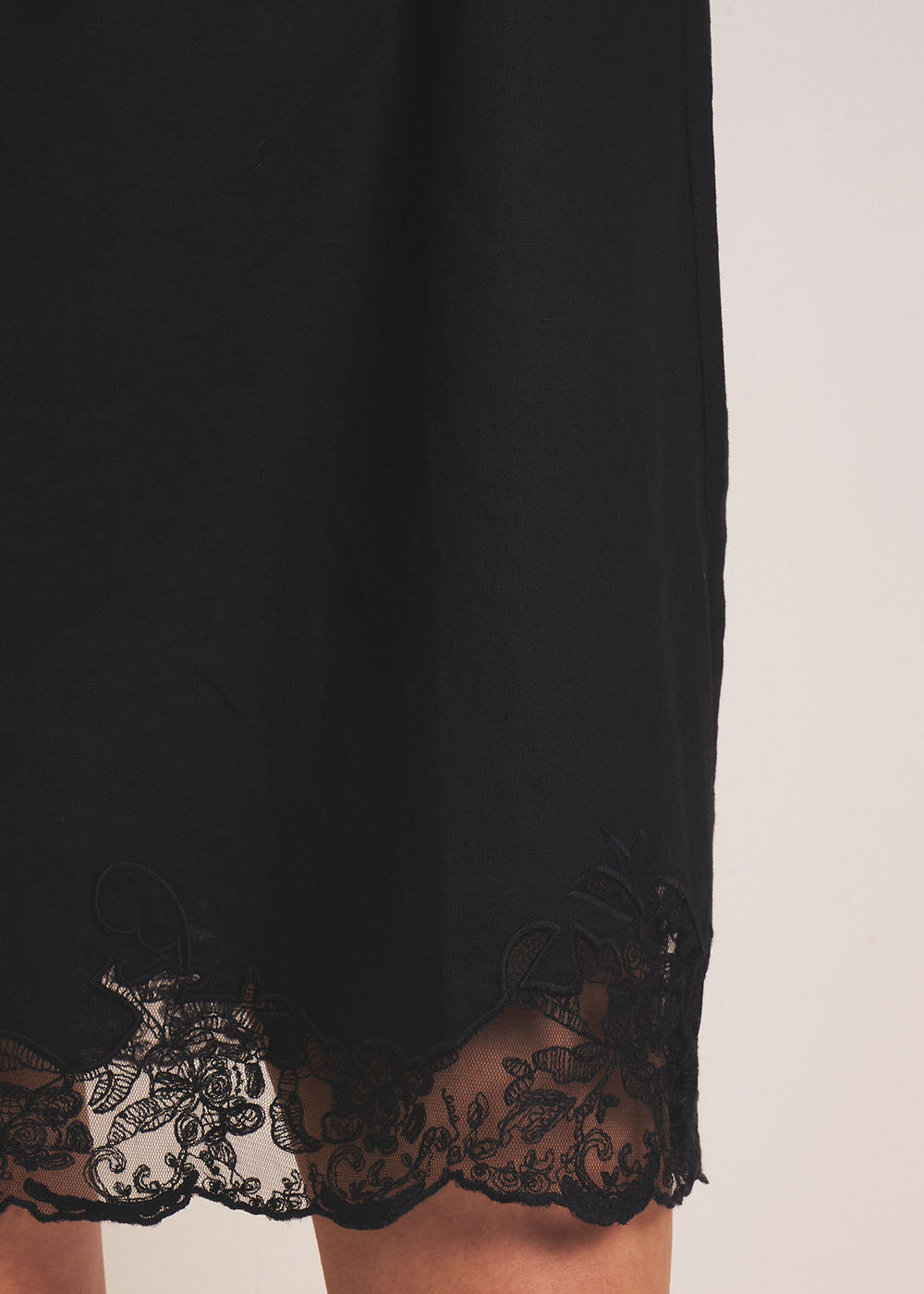 Robe courte détails dentelle
